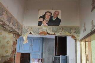 Foto do casal em uma das paredes da casa. (Foto: Marcos Maluf)