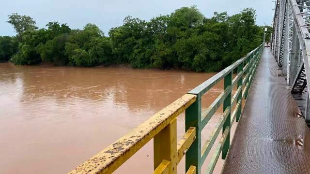 Corpo de homem &eacute; encontrado enroscado em galhos no Rio Aquidauana