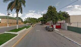 Avenida Rio Branco, em Porto Murtinho, onde homem caiu antes de morrer. (Foto: Reprodução/Google Maps)