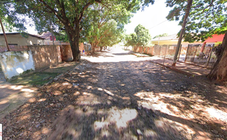Rua onde suposto ladrão foi agredido e amarrado por moradores. (Imagem: Google)