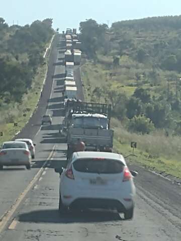 Ap&oacute;s 9 horas e 10 km de congestionamento, BR-262 &eacute; liberada