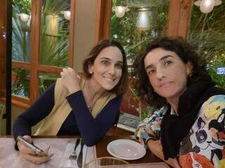 Carla Noaves, 47 anos e Cláudia Novaes, 46 anos, sempre juntas. (Foto: Arquivo Pessoal)