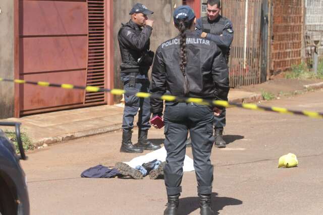 Rapaz &eacute; morto em atentado a tiros no Aero Rancho