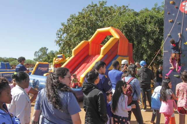 Shows, recrea&ccedil;&atilde;o infantil e entrega de mudas marcam a&ccedil;&atilde;o no Jardim Carioca