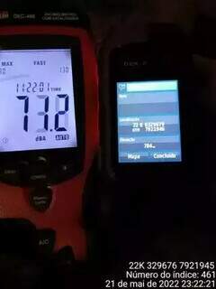 Medição da pressão de som no decibelímetro.