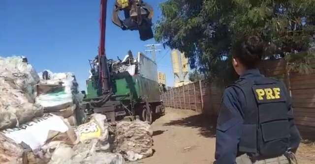 Caminh&atilde;o carregado com pl&aacute;stico reciclado escondia 789 kg de maconha