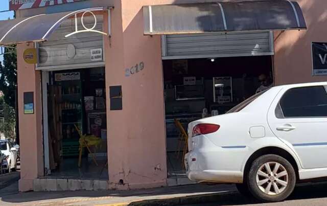 Funcion&aacute;rias denunciam comerciante por c&acirc;meras escondidas em banheiro de bar