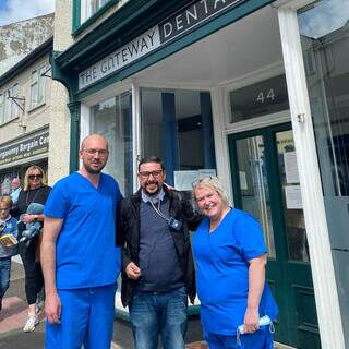 Visita à cooperativa de dentistas na cidade de Abergavenny. (Foto: Arquivo pessoal)