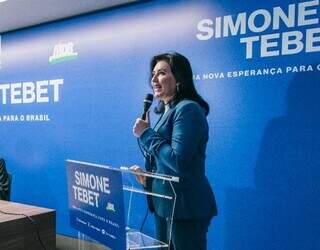 Senadora Simone Tebet discursa na abertura de entrevista coletiva à imprensa como pré-candidata à presidência da República. (Foto: Divulgação)