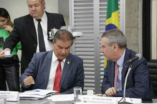 Idealizador da frente parlamentar, senador Nelsinho Trad (PSD), e o presidente da Assembleia Legislativa, Paulo Corrêa (PSDB) (Foto: Kísie Ainoã)