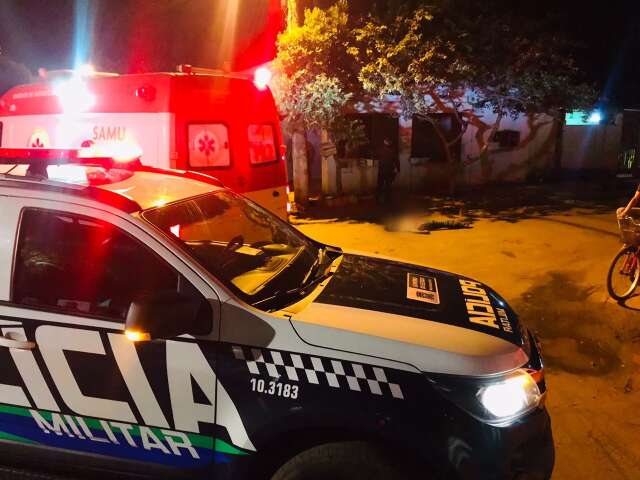 Homem &eacute; assassinado a facadas em suposto &quot;acerto de contas&quot; 