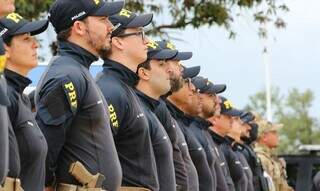 Agentes da Polícia Rodoviária Federal em formação; novos policiais recebem autorização paa iniciar curso de formação. (Foto: Agência Brasil)