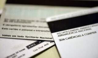 Cartões de planos de saúde individuais. (Foto: Agência Brasil)