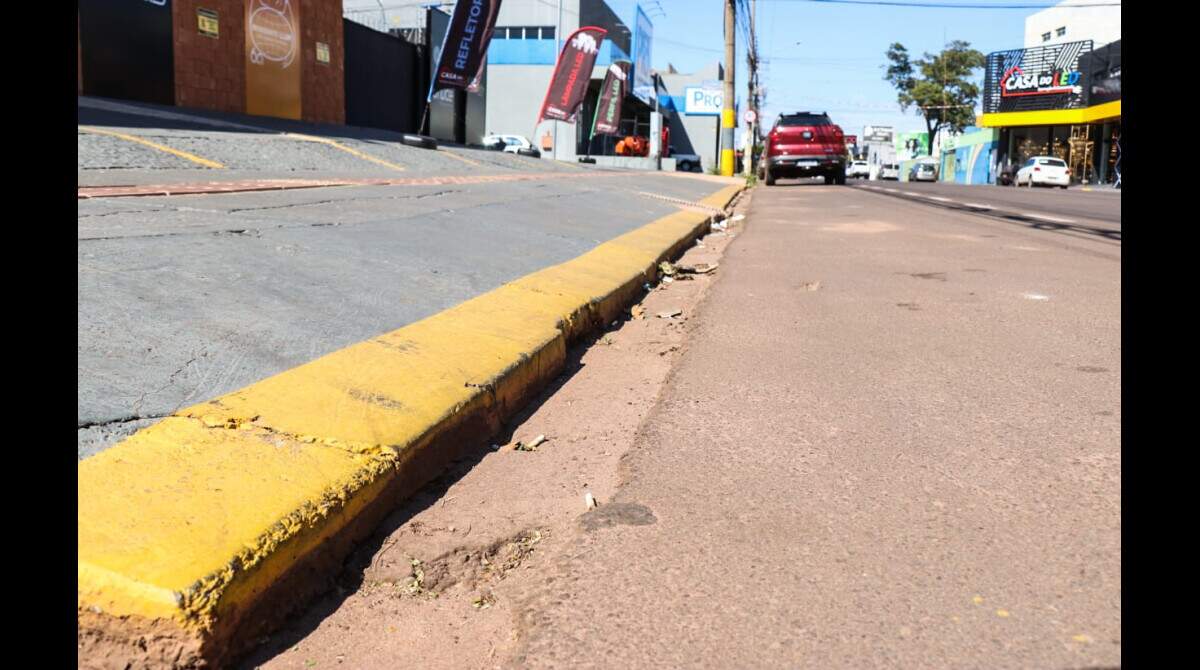 Moradores denunciam estacionamento irregular em dia de jogo no