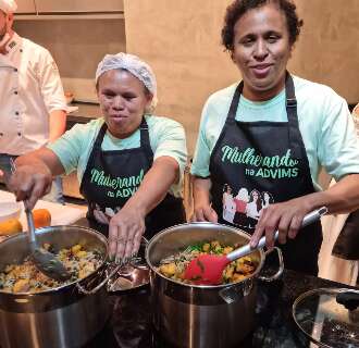 Contra capacitismo, mulheres cegas usam cozinha para discussão
