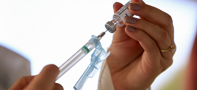 Vacina&ccedil;&atilde;o contra covid em adolescentes deve ser imediata em MS