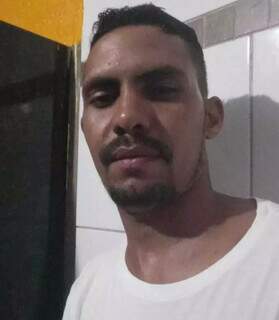 M&atilde;e pede ajuda para ter not&iacute;cias de filho que fugiu de cl&iacute;nica h&aacute; 19 dias