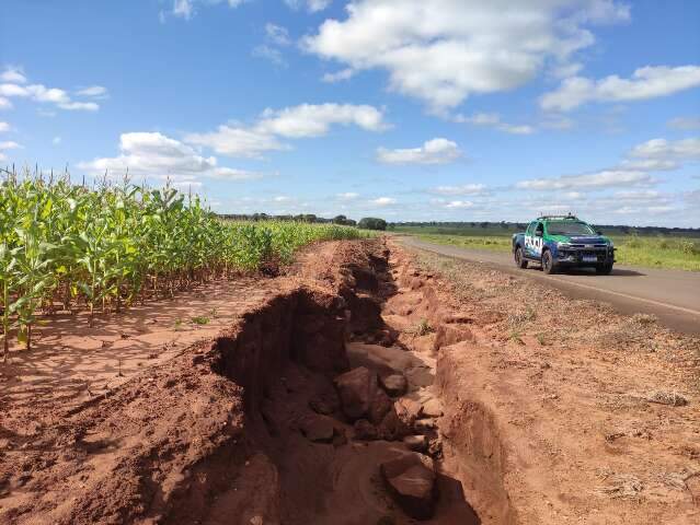 PMA multa agricultor em R$ 5 mil por causar vo&ccedil;oroca &agrave; margem de rodovia