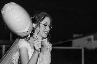 Em abril deste ano, Karine casou usando o óculos do pai. (Foto: Arquivo pessoal)