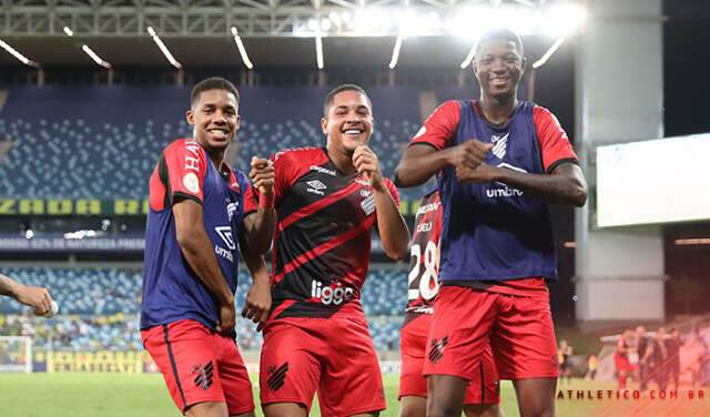 Jogando em casa, Cuiab&aacute; perde de 1 a 0 para o Athletico-PR