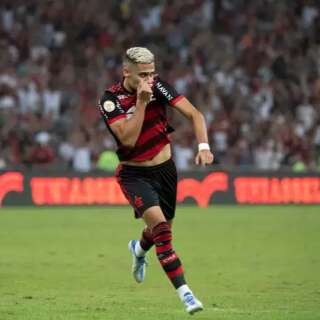 De virada, Flamengo vence o Fluminense por 2 a 1 no Maracanã 