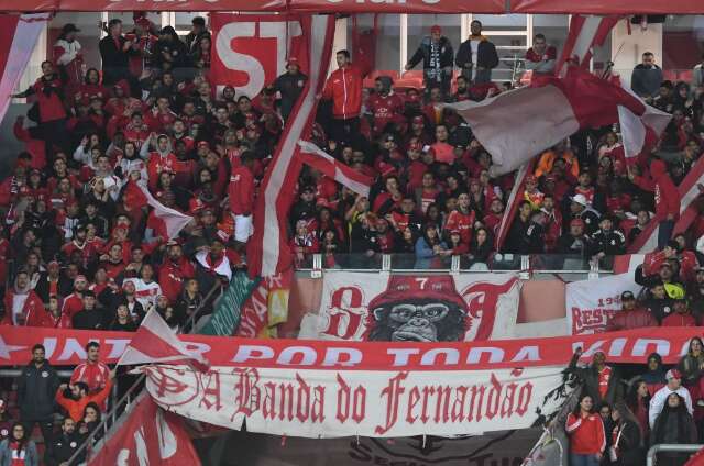 Internacional sai na frente, mas Atl&eacute;tico-GO alcan&ccedil;a empate de 1 a 1