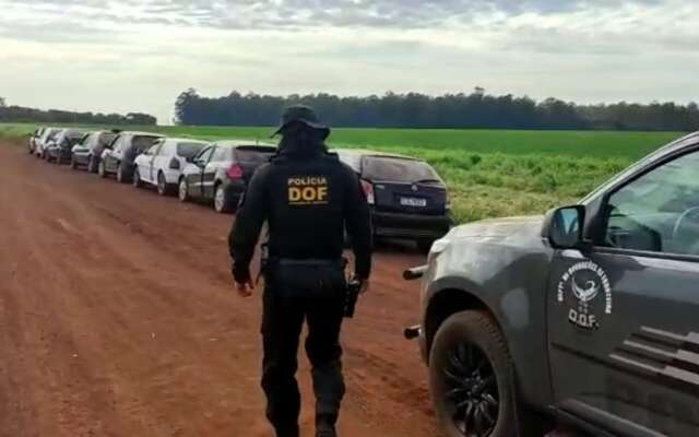 Em dois dias, pol&iacute;cia apreende 10 carros com R$ 1,5 milh&atilde;o em contrabando