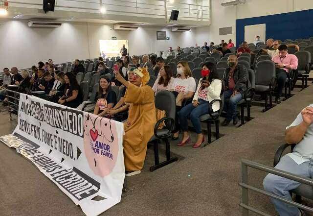 Sob protestos, C&acirc;mara altera texto e mant&eacute;m pronto-socorro veterin&aacute;rio 24 horas