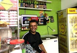 Francisco é o proprietário do bar com 20 anos de história no bairro. (Foto: Jéssica Fernandes)
