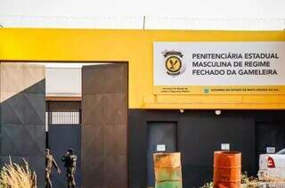 Entrada da Penitenciária Estadual Masculina de Regime Fechado da Gameleira I. (Foto: Henrique Kawaminami)