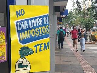 Movimento na Rua 14 de Julho na manhã de hoje. (Foto: Cleber Gellio)