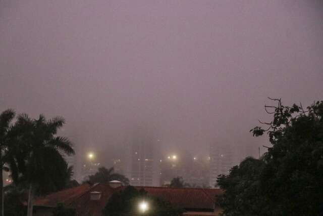 Campo Grande amanhece tomada pela neblina e MS registra mínima de 9ºC