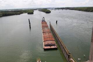 A Hidrovia Tietê-Paraná é usada para escoamento de produção agropecuária de MS. (Foto: Governo de São Paulo)