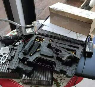 Armas apreendidas em SP (Foto: Divulgação/Polícia Civil)