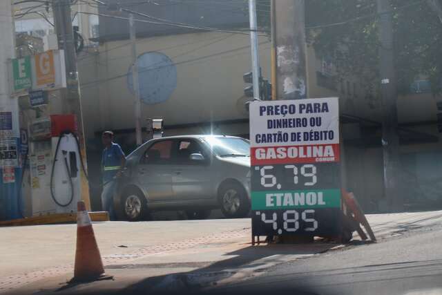 Pre&ccedil;o m&eacute;dio da gasolina tem queda de sete centavos em Campo Grande 