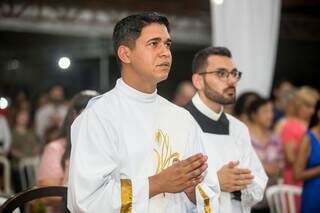 Padre Adriano durante ordenação, em 2019. (Foto: Facebook)