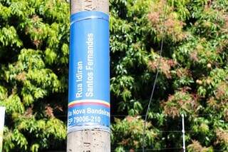Placa com nome alterado para rua São Marcos (Foto: Henrique Kawaminami)