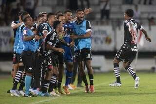 Comemoração dos jogadores do Vasco durante a partida desta noite. (Foto: Daniel Ramalho/Vasco)