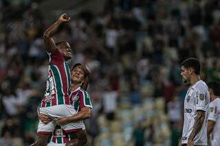 Em partida com oito gols, Fluminense supera o Atl&eacute;tico-MG no Maracan&atilde;