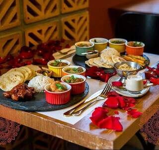 Prato Thali é a opção do Priya, restaurante indiano. (Foto: Divulgação/Priya)