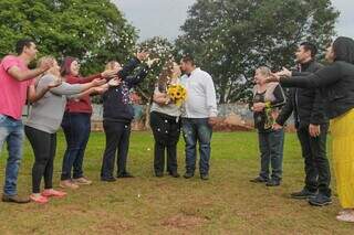 Marina Martins Correia e José Luís de Souza se casaram com ajuda dos familiares. (Foto: Marcos Maluf)