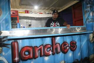 Wlad Lanches é a alternativa para quem tem vontade de comer o X-Triplex, diz o dono, Jean Brito. (Foto: Paulo Francis)