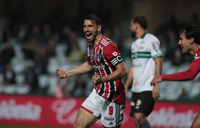 Coritiba e S&atilde;o Paulo n&atilde;o saem do empate em 1 a 1 no Brasileir&atilde;o 