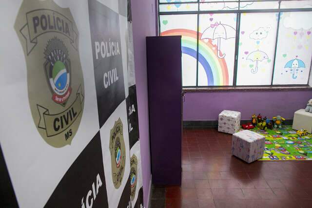 Mulher procura pol&iacute;cia ap&oacute;s moradores inventarem que ela sofreu estupro coletivo