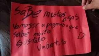 Cartaz deixado na frente da casa de jornalista em Pedro Juan. (Foto: Ponta Porã News)