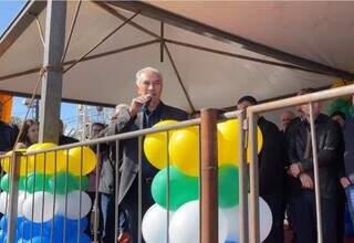 Governador discursou na abertura do desfile cívico. (Foto: Hosana de Lourdes/Tudo do MS)