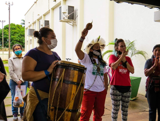 Manifestação de alunos na manhã de quinta-feira, na unidade 1 da UFGD. (Foto: Iara Cardoso)