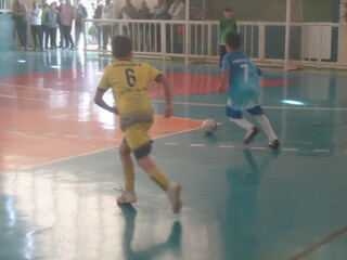 Meninos em quadra pela Copa Pelezinho de Futsal. (Foto: Divulgação)