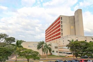 Fachada do Hospital Regional de Campo Grande, onde profissionais atuarão. (Foto: Paulo Francis)