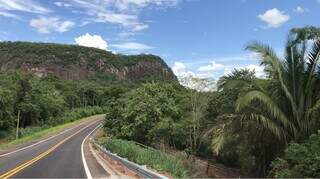 O acesso a Piraputanga, Camisão, Palmeiras e outros destinos turísticos da região, é pela rodovia MS-050, também conhecida como Estrada Parque – Foto: Reprodução